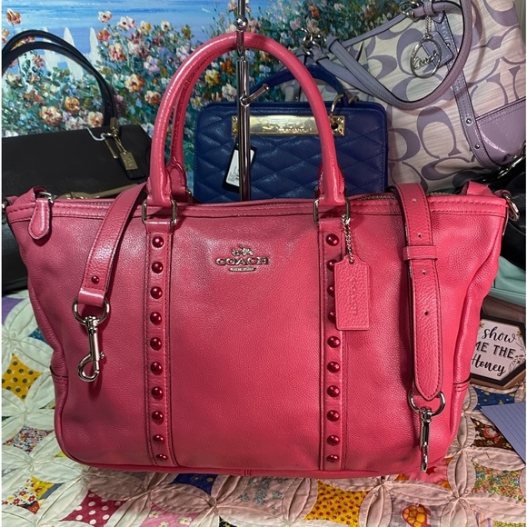 Coach Handbags - 🎉 Host Pick 🎉 Coach Central Satchel